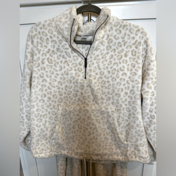 Two piece lounge set - Picture 2 of 3